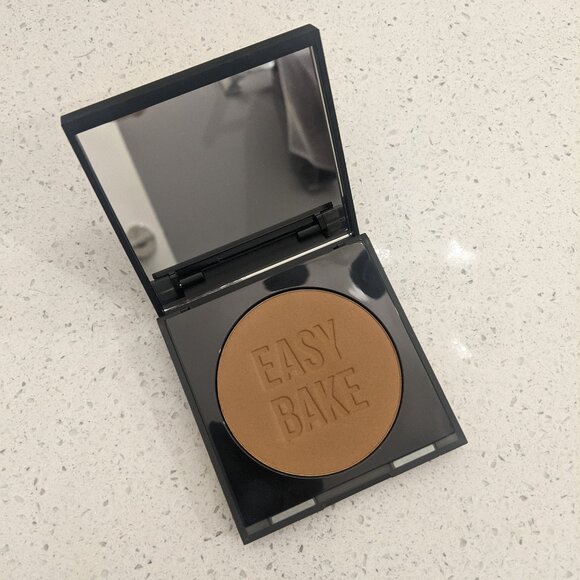 Huda Beauty Easy Bake and Snatch Pressed Brightening & Setting Powder - Picture 3 of 7